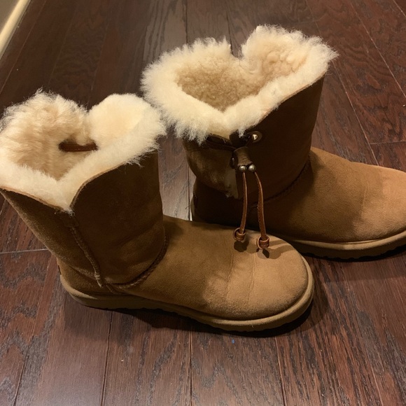 UGG Boots - Picture 5 of 8